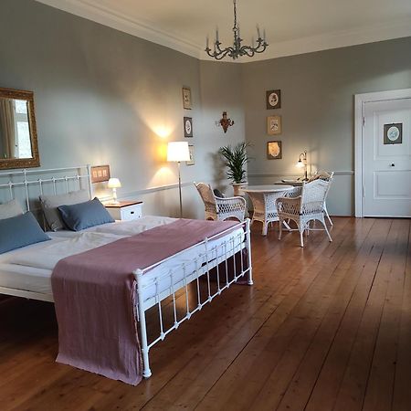 Gartenzimmer Im Schloss Neuhausen Neuhausen  Dış mekan fotoğraf