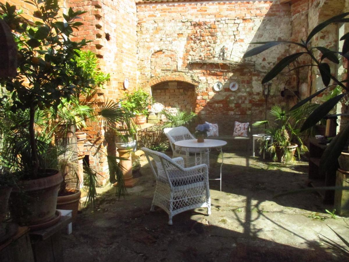Gartenzimmer Im Schloss Neuhausen Neuhausen  Dış mekan fotoğraf